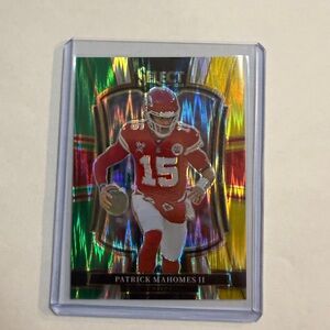 🔥2025 Panini Select - Patrick Mahomes II Premier Lvl Green & Yellow Shock #107